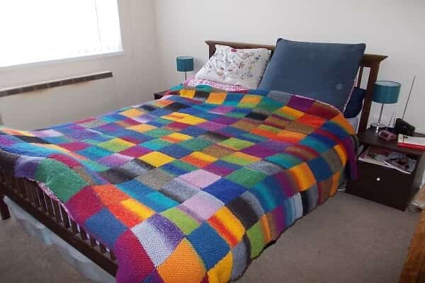knitting-a-blanket